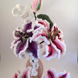 Forever Petals (simbol keindahan abadi yang tidak memudar).